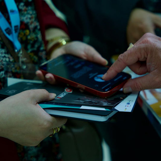 Un collaborateur quitte l’entreprise ? Pas besoin de recréer une nouvelle carte de visite.
