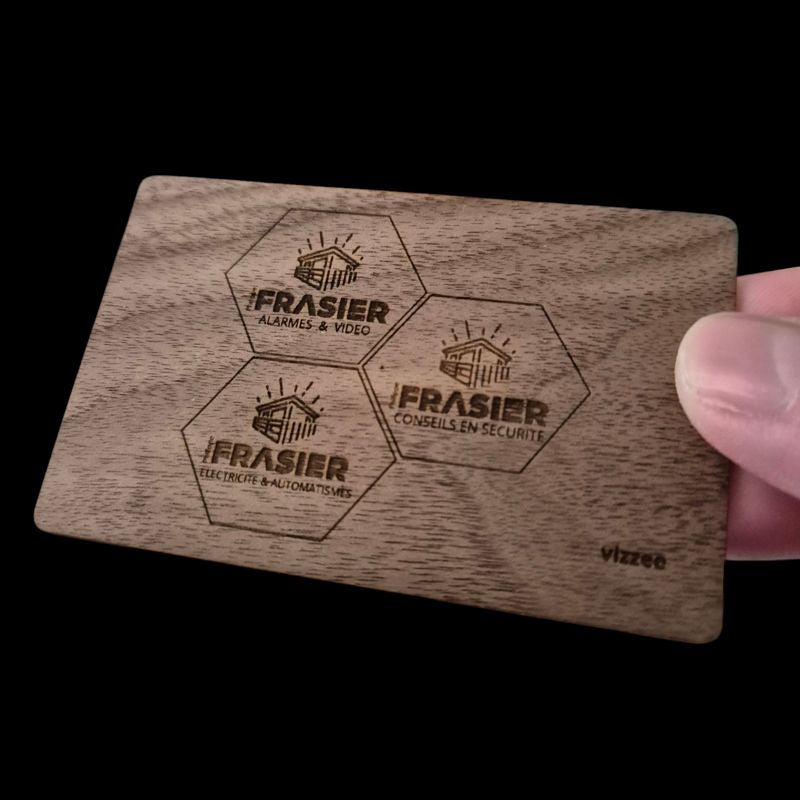 VizzCard - Carte de visite connectée en bois noyer